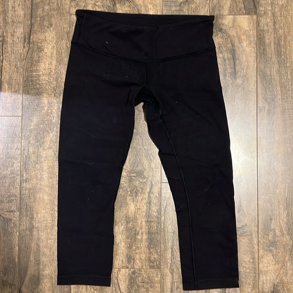Lululemon Wunder Under crop 23” size 8. Black. - Picture 4 of 4